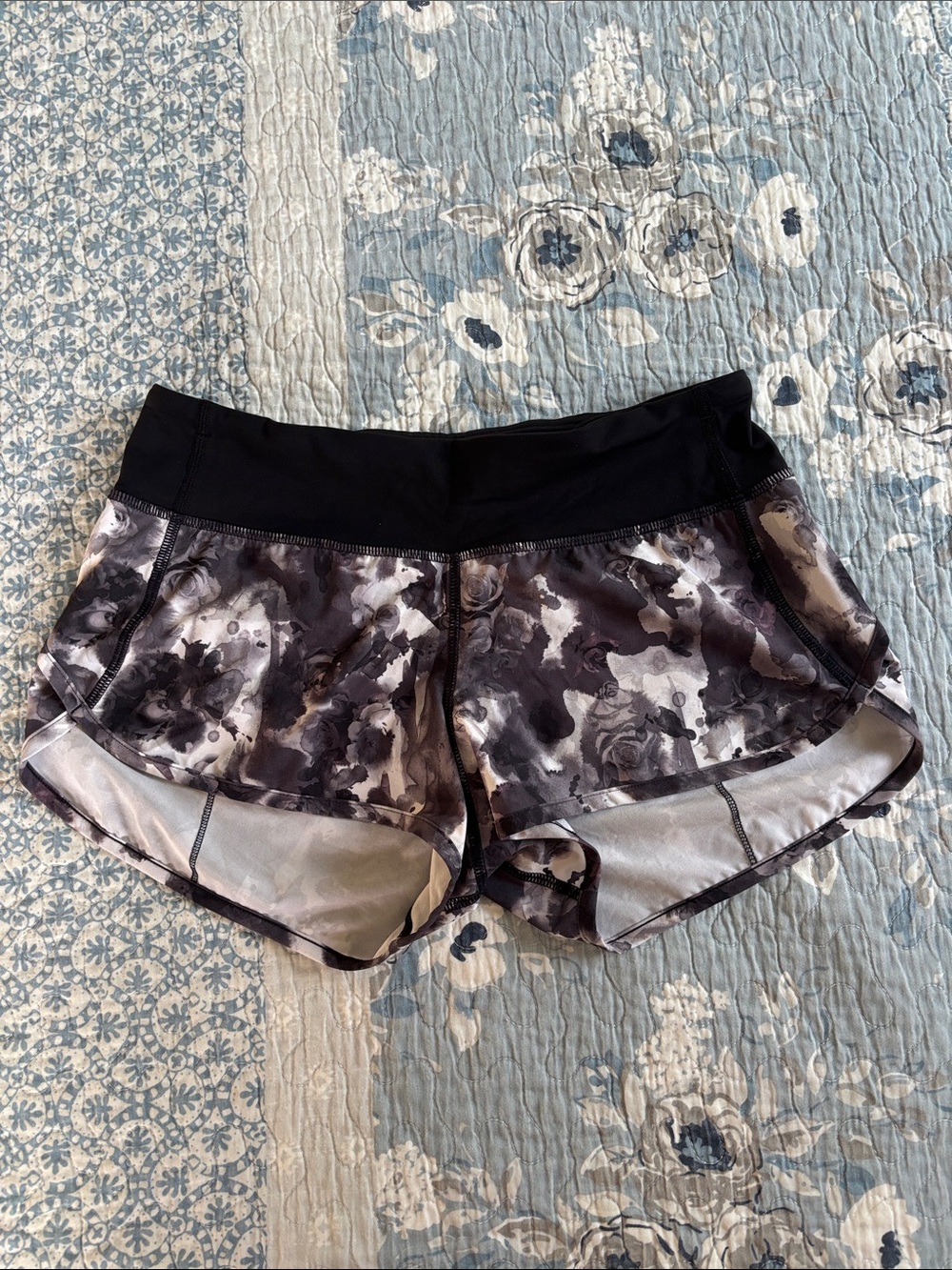 lululemon athletica Black and Gray Floral Athletic Shorts size 4